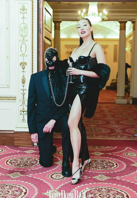 youwillplease me nude pornstar img