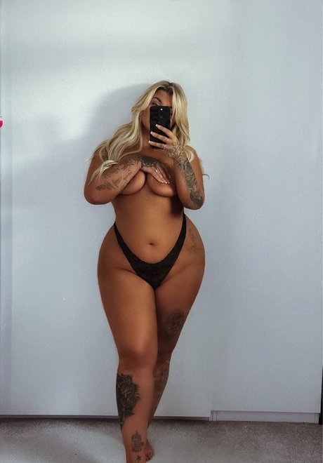 Onlyelliej adult model img