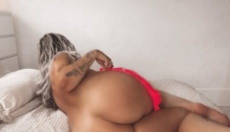 Onlyelliej art star photo