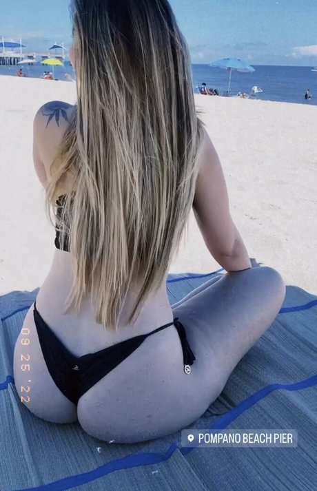 Camilaputini Comecou model pics