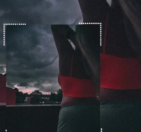 Sarah Neuhaus model photo