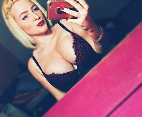 Sarah Neuhaus star art photo