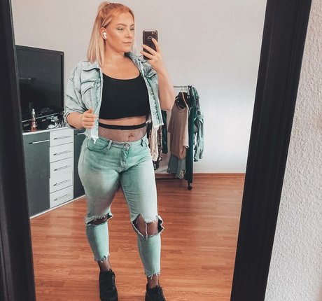 famous nude onlyfans beautiful naked photo