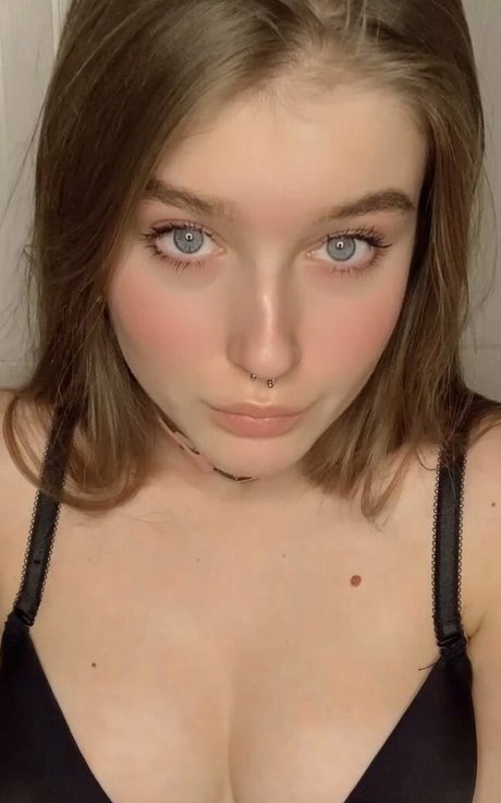 mycourtneyfrost pornstar pictures