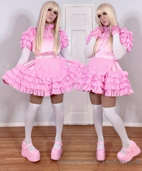 amybabygirl8 naked model img