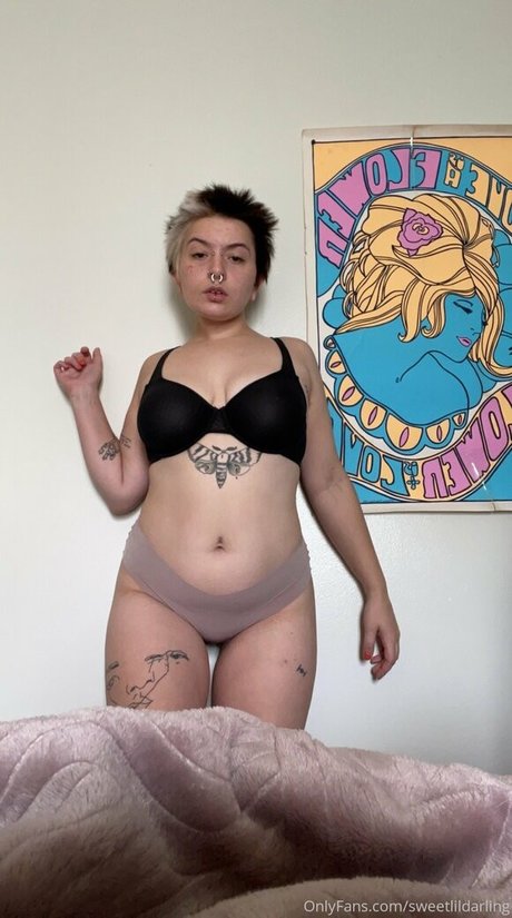 sweetlildarling pornstar hot photos