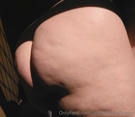 anniethymeforyou pornstar erotic picture