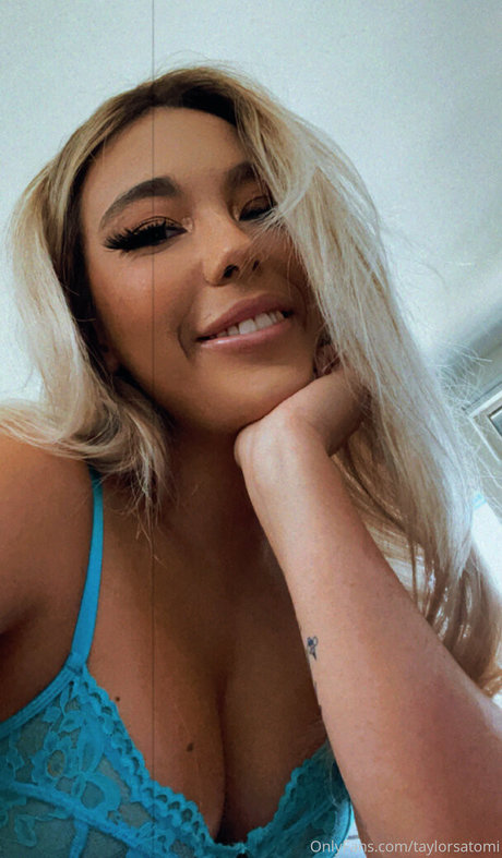 taylorsatomi model adult photos