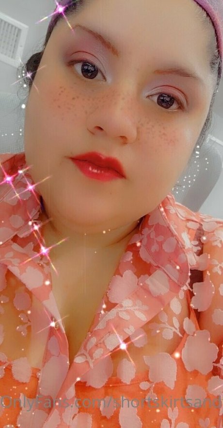 shortskirtsandflirts model sexy pic