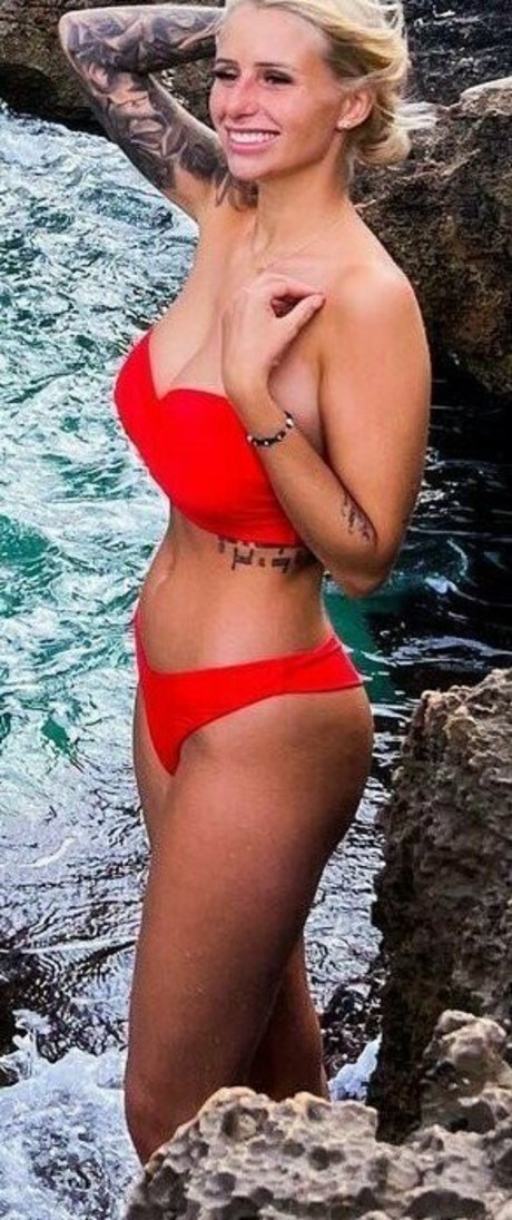 Carina Spack hot actress photo