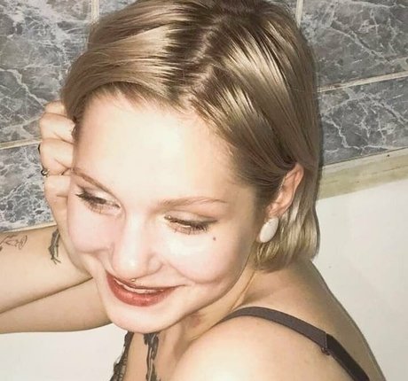 foxy bright model high quality img