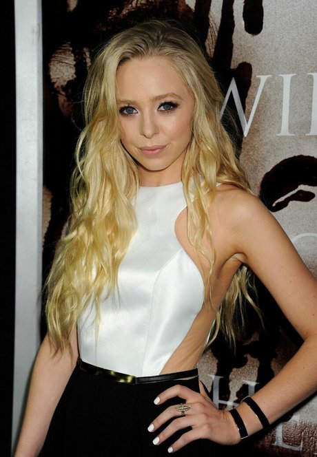 Portia Doubleday model art photo