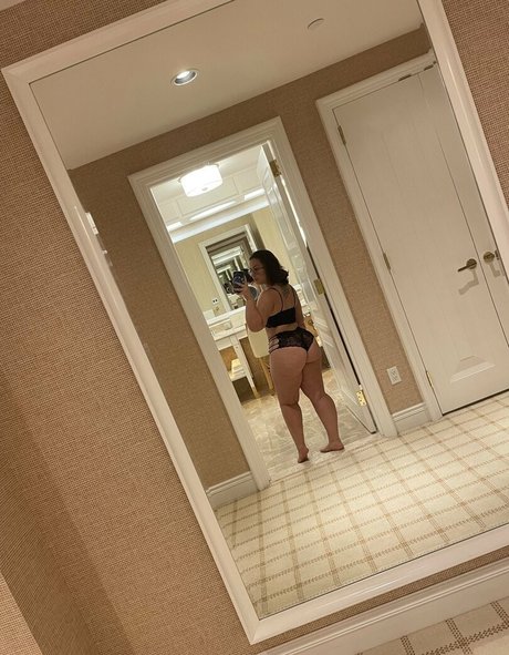 Lucindeira pornstar hot image