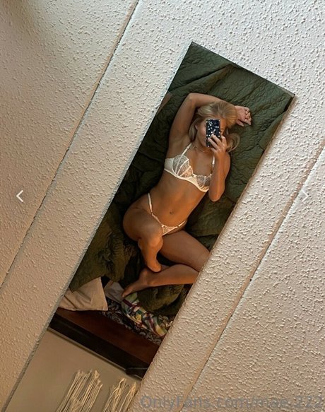 mae 222 nice pornstar picture