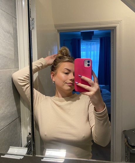 holliesworldd art actress picture