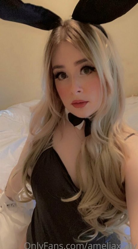 ameliaxbby model top pic