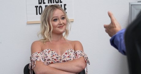 Shoplyfter nudes star image