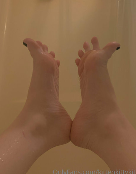 kittenkittykit sexy model image