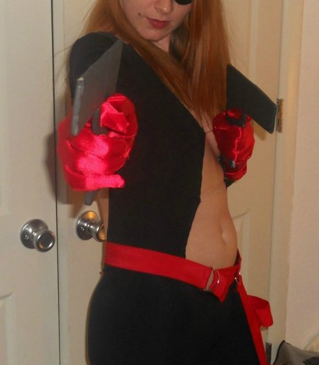 Natural Red art actress pic