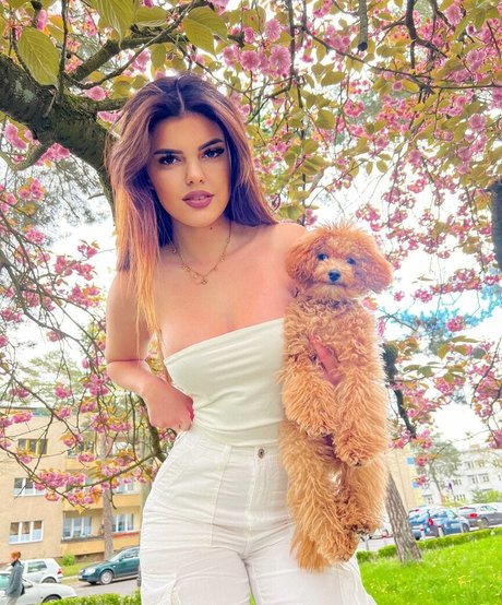 Lara Benjamina Winter hd model images