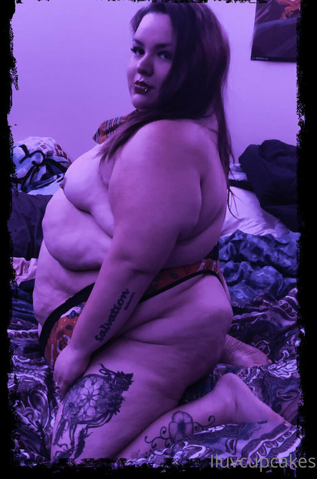 iluvcupcakes beautiful model pic