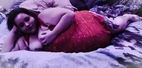 iluvcupcakes model adult pic