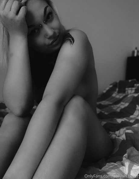 bat gyal model sexy pictures