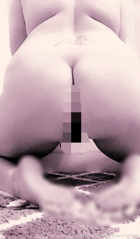 alexiskylecurvesfree hot star pic