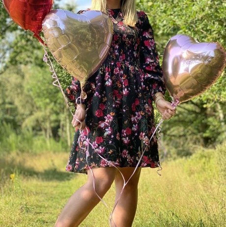 lillieinlace beautiful model img