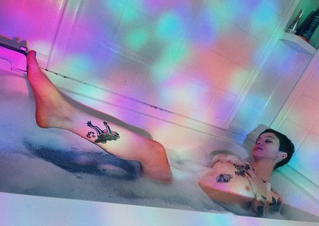 thatshortcutegirl model nude image