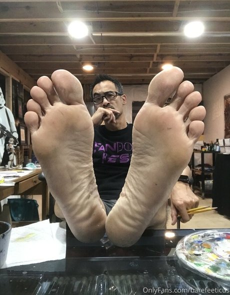 barefeeticus model sexy pictures