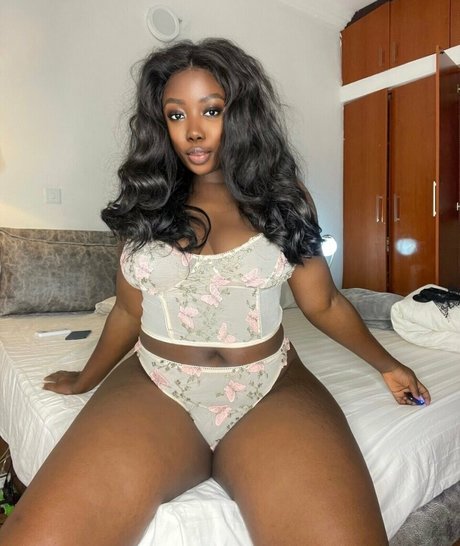 duobella high quality model images