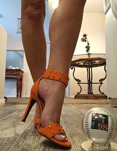 wonderfeetwoman star exclusive pictures