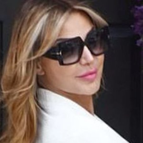 Lizzie Cundy art model image