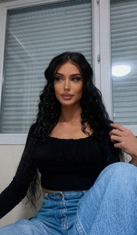 Trannyeva star nude picture