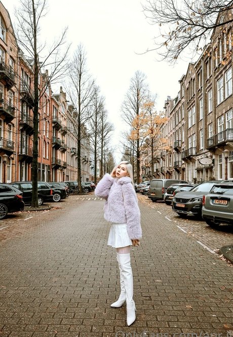 Apr il xxx model galleries