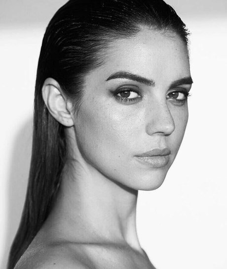 Adelaide Kane model nudes image