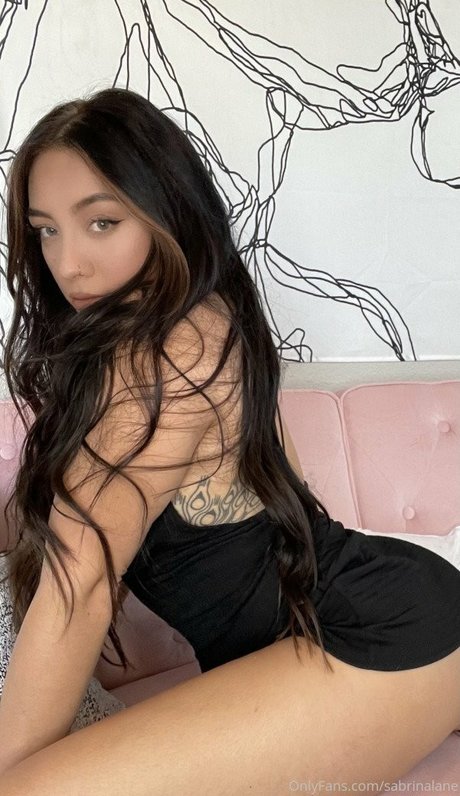 Baddy Bina model top image