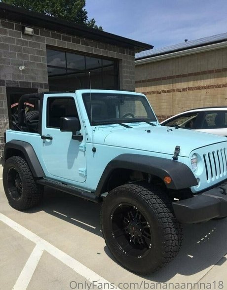 banana69split model nude image