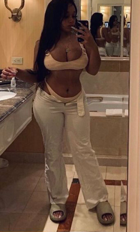 Lexxiibaebie naked actress photos