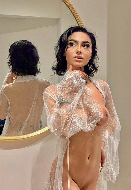 Palomasr model sexy picture