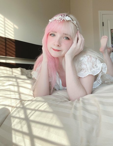 renbunni naked model photo