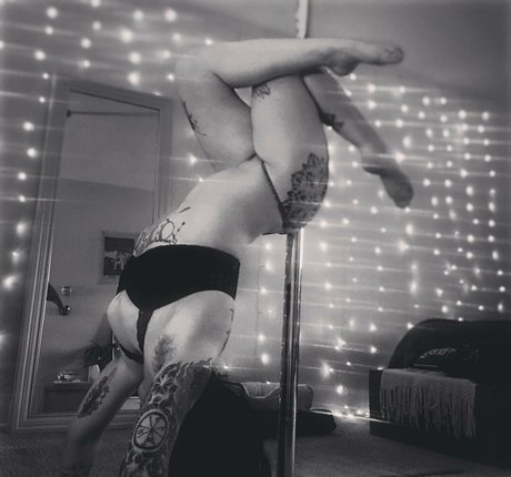 salemmoonfree star nudes photo