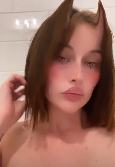 Danni Rivers art model img