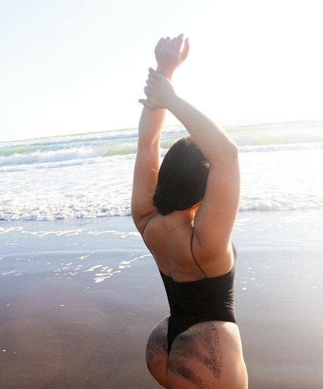 LouiseWhyyte model xxx image