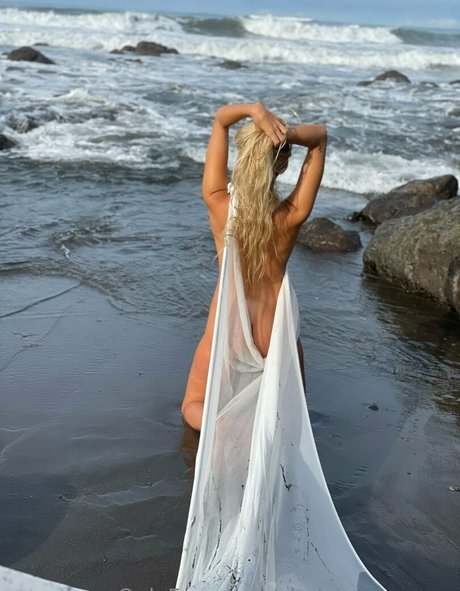 chelseawavess art star pic