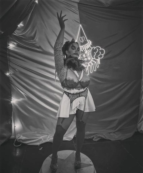 Sharlettewitch star sexy photo