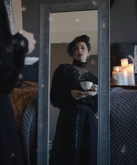 Olivia Graves sexy star pic