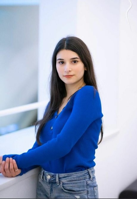 Weirdrole art model picture