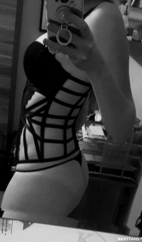 sari safari32 exclusive pornstar photo